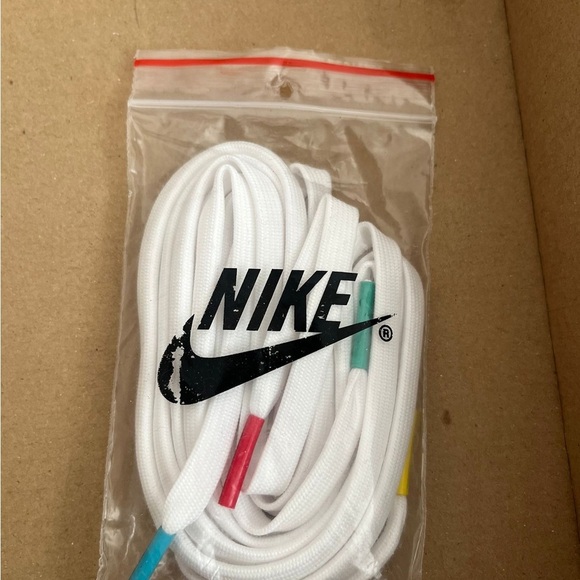 Nike Dunk Low SE in White, Chocolate, and Roma Green - Picture 2 of 9